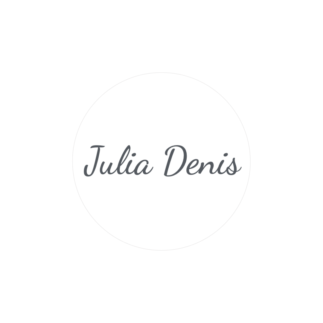 Logo officiel de Julia Denis Logo de la boulangerie D'ICI, avec typographie élégante et une illustration d'épi de blé stylisé dans la lettre "D".